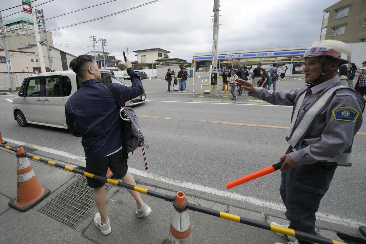 Una ciudad japonesa bloquea la vista del Monte Fuji ante el turismo masivo