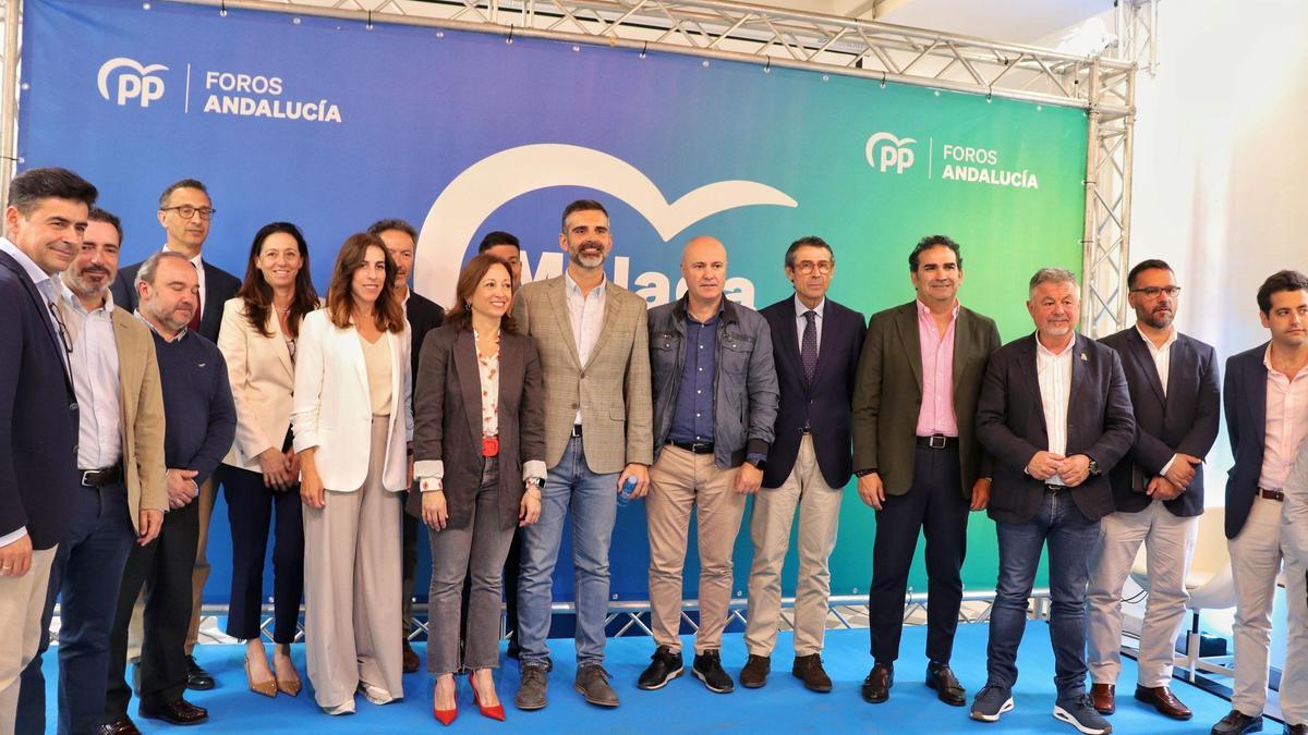 Patricia Navarro, Ramón Fernández-Pacheco y otros dirigentes del PP, este lunes en el foro sobre agua.