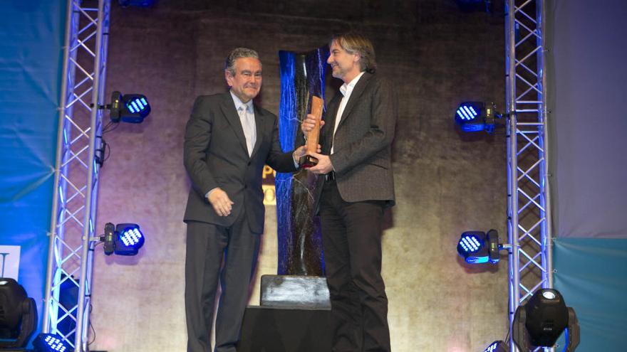 Julio Sánchez recibe el premio