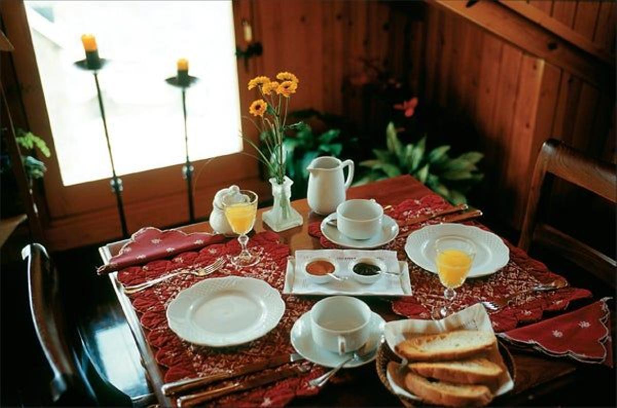 Un suculento desayuno en el pequeño hotel Xalet de Taüll, una nueva edificaicón situada en la bel