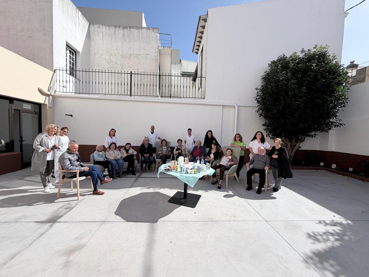 Cuidar en red: familia, tecnología y bienestar en el Centro de Día Aguere