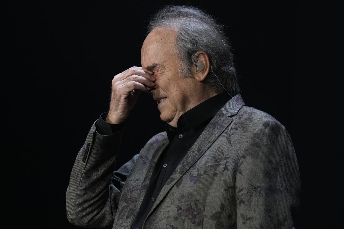 Serrat se despide definitivamente de los escenarios rodeado de personalidades