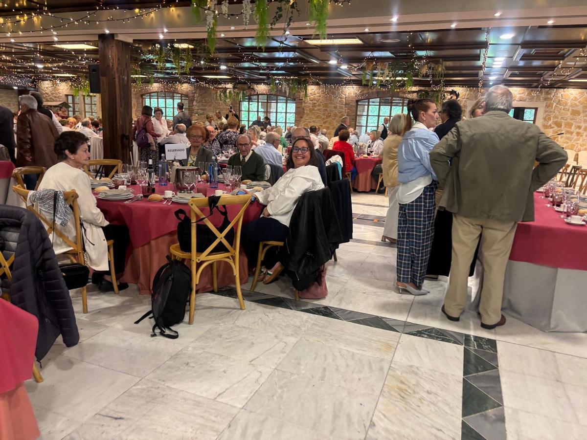 La fiesta de los pensionistas de Lugones para homenajear a su "jubilado mayor" La fiesta de los pensionistas de Lugones para homenajear a su "jubilado mayor"