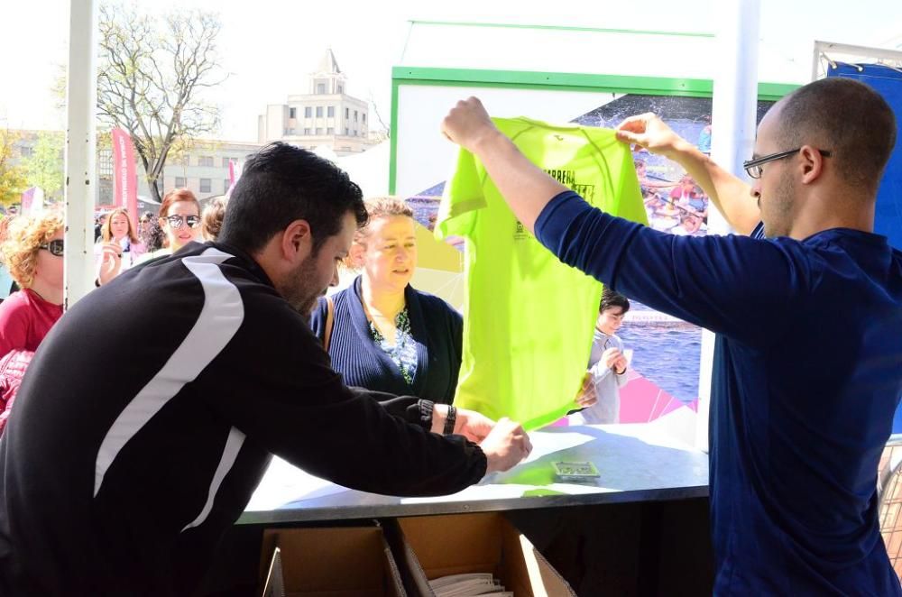 Entrega de dorsales de la III Carrera de la Mujer