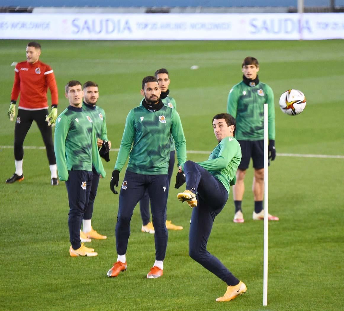 Entrenamiento de la Real Sociedad en el estadio El Arcángel