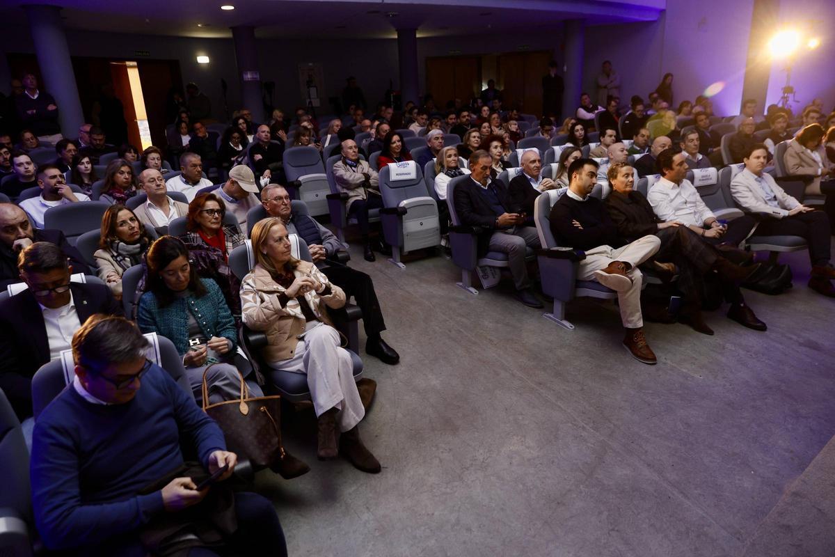 Asistentes a la clausura de la convención local del PP de Gijón.