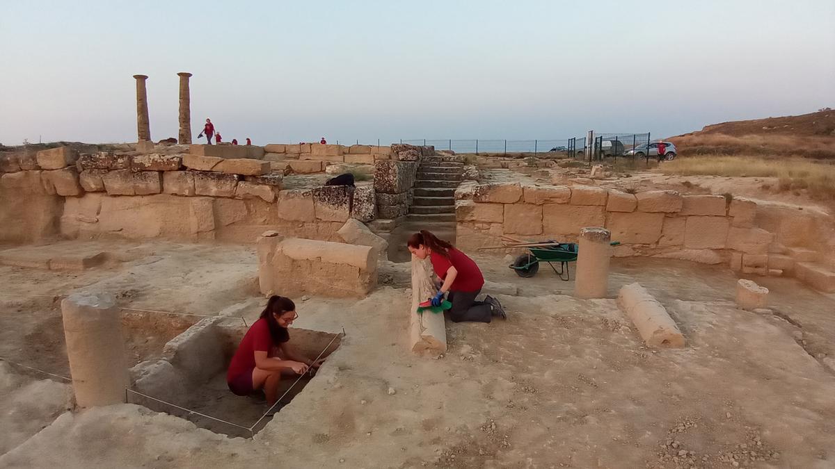Una imagen de una pasada campaña de excavación en Los Bañales.