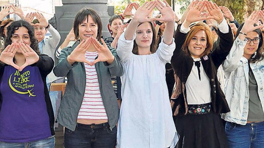 Ana Pontón (en el centro), ayer en el acto de A Coruña. | l. o.