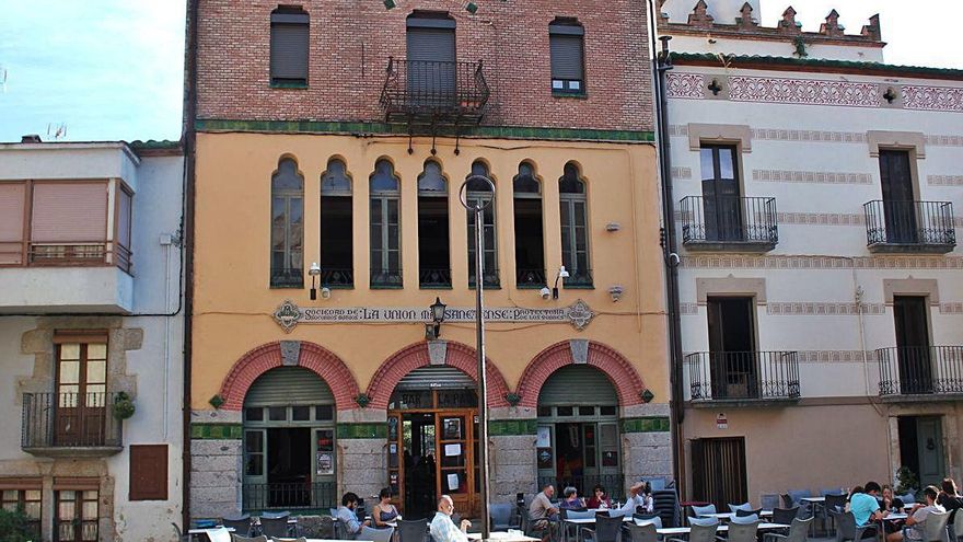 La plaça Major, centre neuràlig del poble.