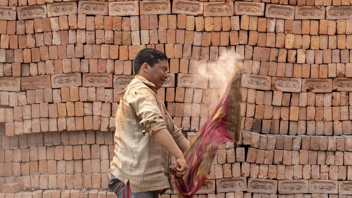 Un día en una fábrica de ladrillos en Nepal