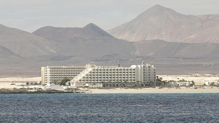 Canarias plantea un &quot;frente común&quot; autonómico para exigir al Estado el traspaso completo de Costas