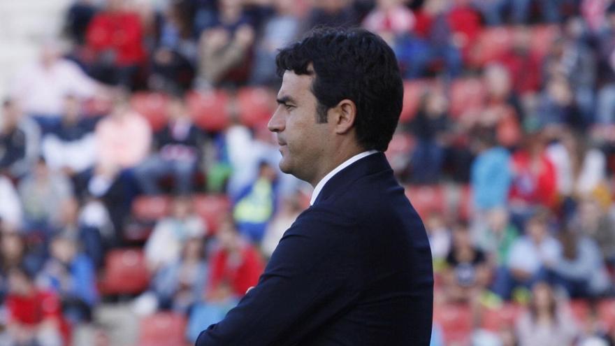 Alberto Toril dirigiendo un partido