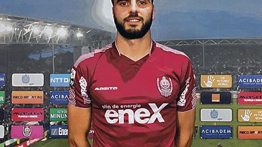 Pelayo, con la camiseta del Cluj.