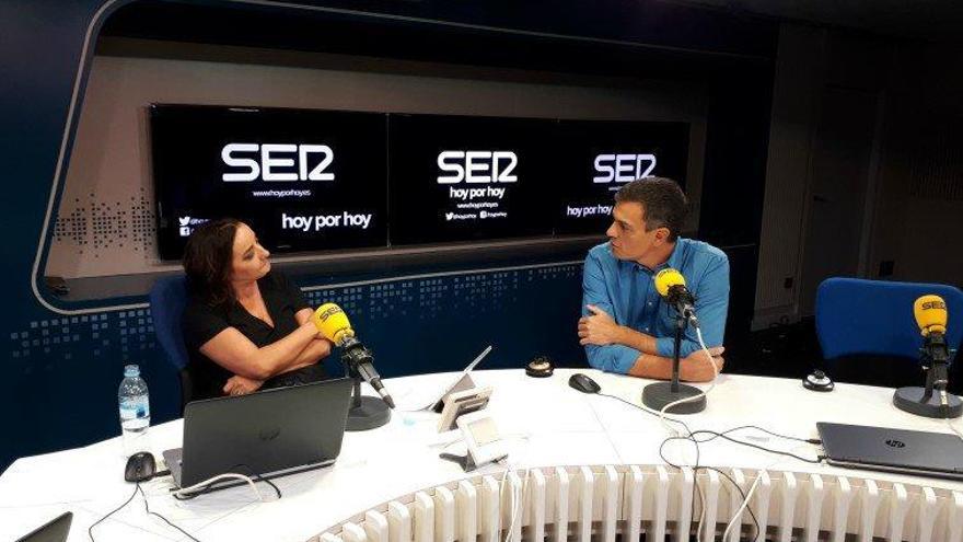 Pepa Bueno y Pedro Sánchez, durante la entrevista