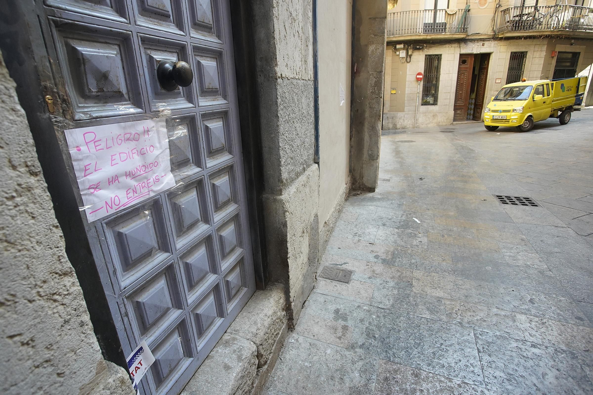 Les imatges de l'esfondrament de part d'un edifici del Barri Vell de Girona