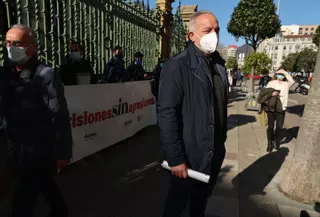 ¿Está bien controlada la cárcel de Asturias? Un 30% de los funcionarios tienen 60 años o más y hay 120 vacantes