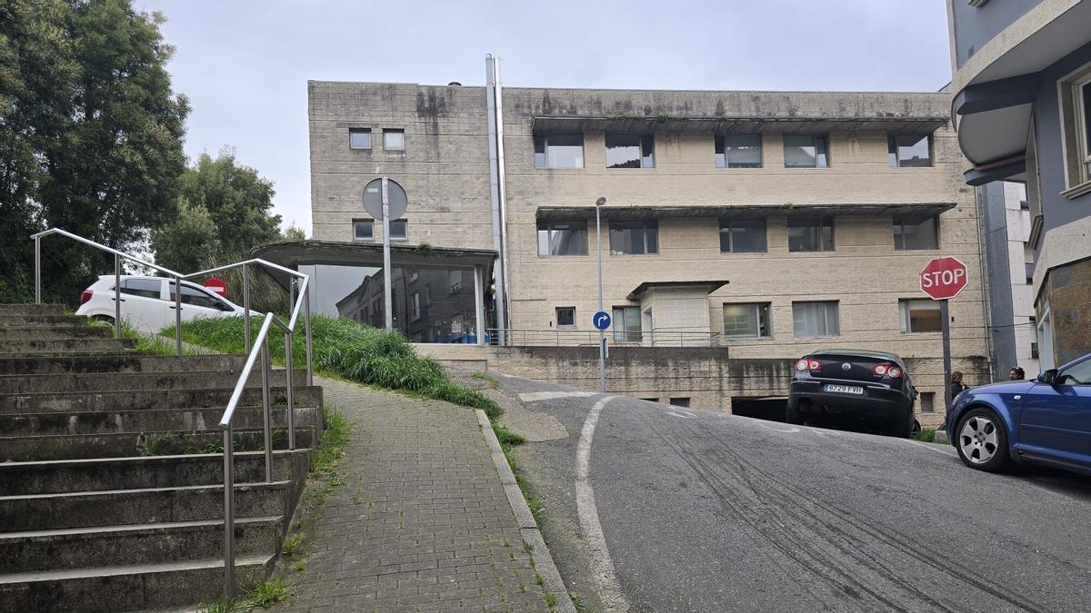 Calle Antonio Soage Jalda junto al centro de salud de Cangas