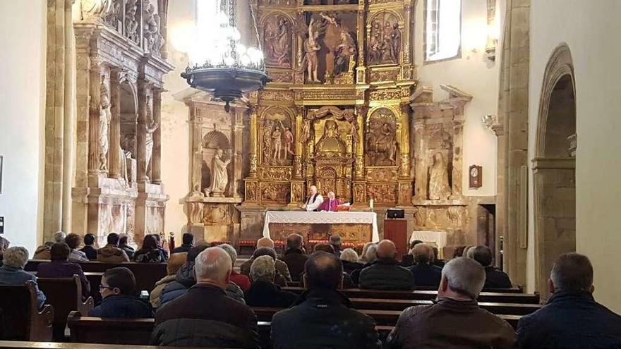 Misa de la peña sportinguista El Castillo de Salas en recuerdo a Quini