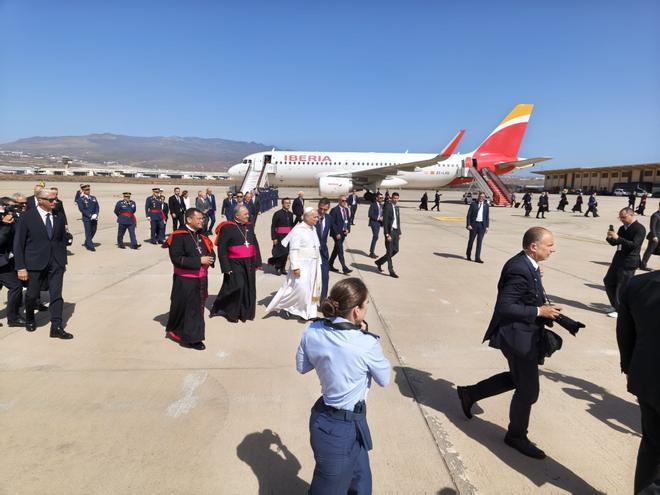 Sexto día de la visita del Papa a España: traslado a Canarias, visita al muelle de Arguineguín y misa en el estadio de Gran Canaria