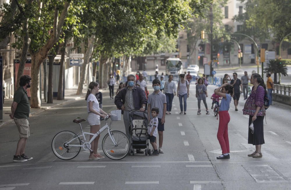 El cierre de calles en Palma, un alivio  para los paseos con seguridad