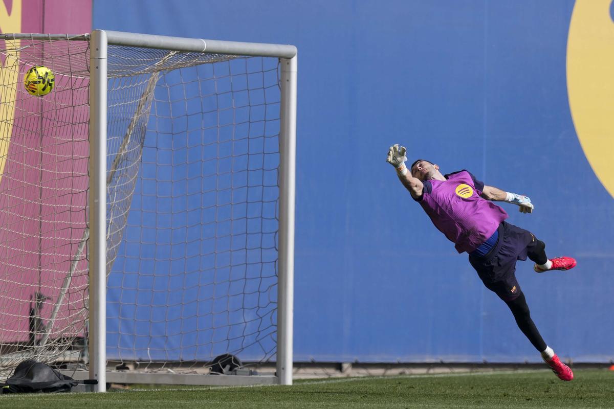 Joan García durante el entrenamiento de este viernes.