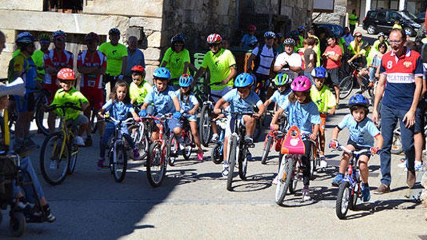 Más de cien corredores participan en el Día de la Bici de Lubián