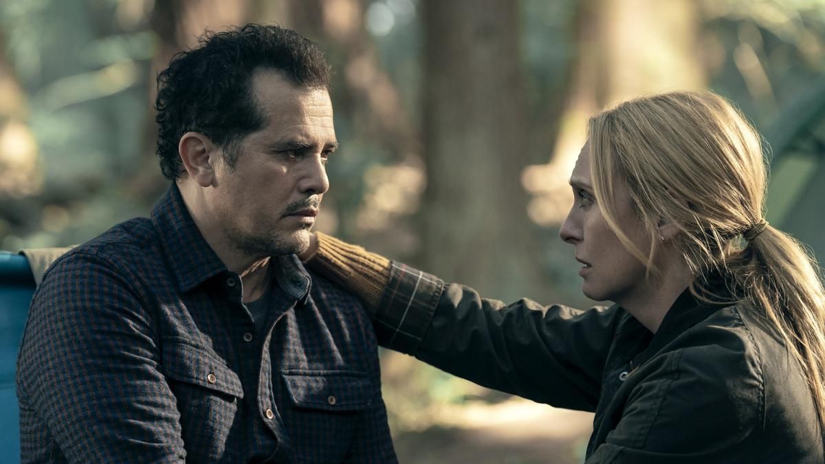 John Leguizamo (Rob) y Toni Collette (Margot) en ’El poder’.