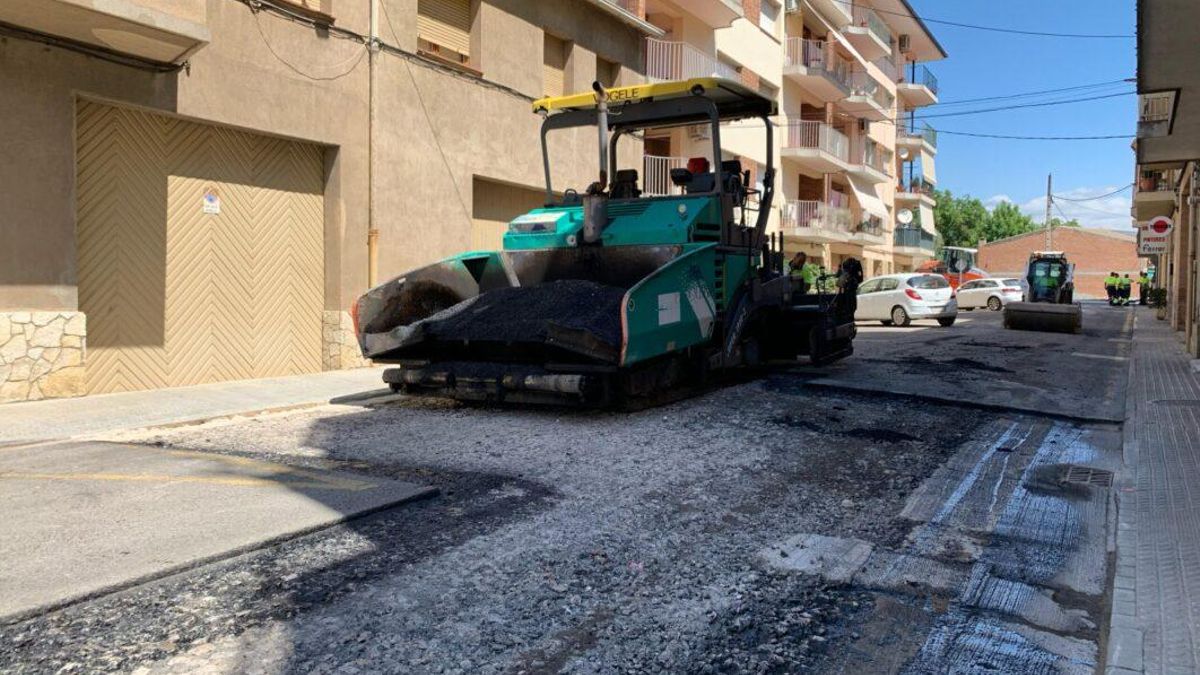 Maquina asfaltant carrers de Gironella