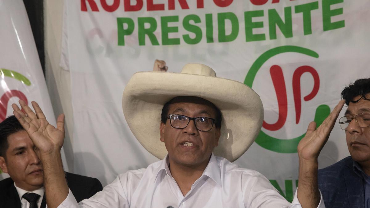 El candidato de la izquierda para la presidencia, Roberto Sánchez, acusado de fraude a menos de dos semanas de la segunda vuelta con Keiko Fujimori