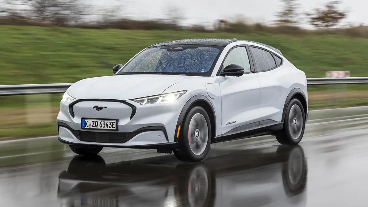 Ford Mustang Mach E equipado cone el sistema Ford BlueCruise, el único modelo homologado para circular sin las manos en el volante