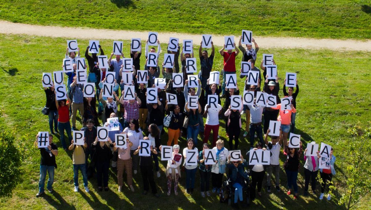 IMAGEN DE la campaña As persoas primeiro con las propuestas que EAPN Galicia reclamó a los partidos políticos  que concurrieron en las pasadas elecciones al Parlamento para luchar contra la pobreza y la exclusión social. Foto: EAPN Galicia