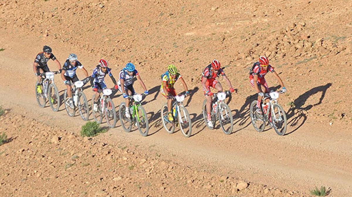 El cap de carrera en un moment de la primera etapa de la Titan Desert 2013. El cap de carrera en un moment de la primera etapa de la Titan Desert 2013.