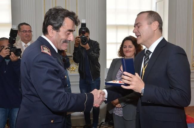 BOMBEROS HONORES DISTINCIONES