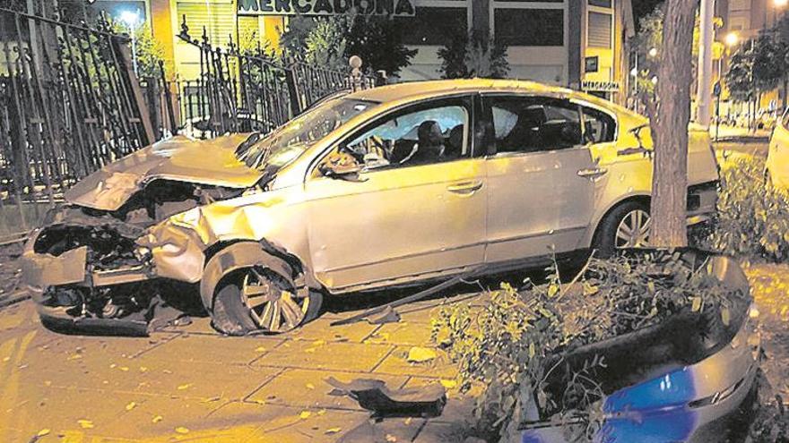 Un conductor ebrio choca contra el Hospital Provincial de Castelló