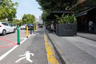 Ravella mantendrá el corredor peatonal de A Mariña y promete ensanchar la acera
