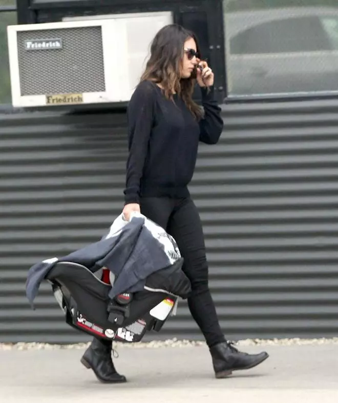 Mila Kunis se va a la pelu con Wyatt