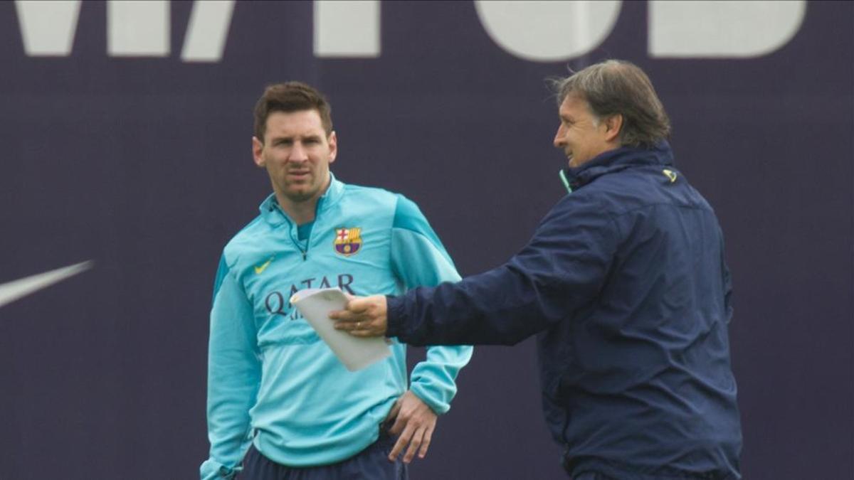 Tata Martino junto a Messi en su época de entrenador del Barça