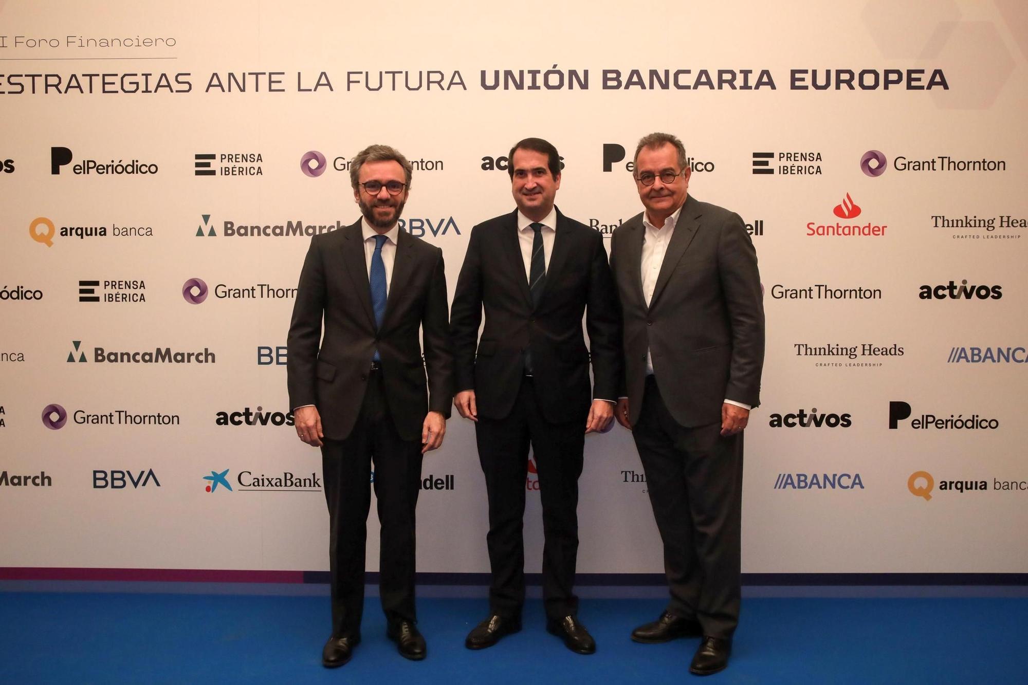 Aitor Moll, CEO de Prensa Ibérica; Peio Belausteguigoitia (BBVA) y Albert Sáez, director general de Contenidos de Prensa Ibérica y director de El Periódico.