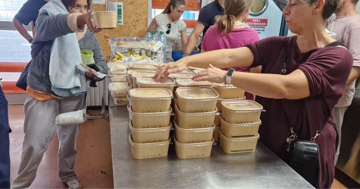 Riba-roja ha preparado comida para la llegada de los trabajadores atrapados