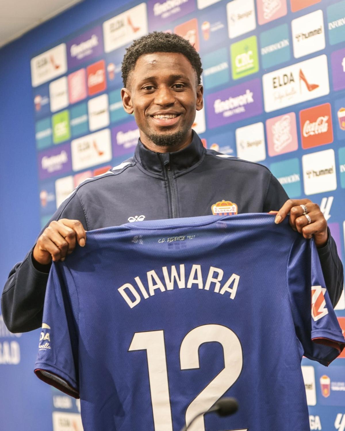 Diawara sonríe durante su presentación con el CD Eldense.