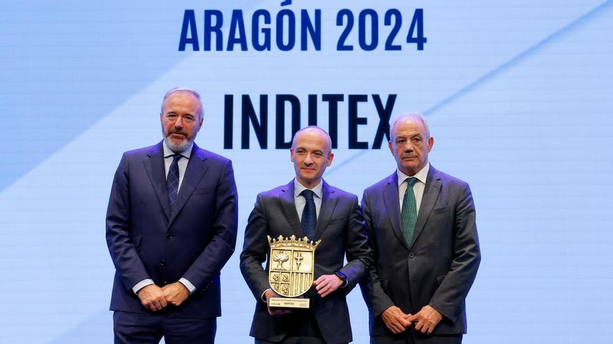 El presidente de Aragón, Jorge Azcón, el consejero delegado de Inditex, Óscar García Maceiras, y el presidente de la CEOE Aragón, MIguel Marzo, este jueves en la entrega del Premio Empresa Aragón 2024.