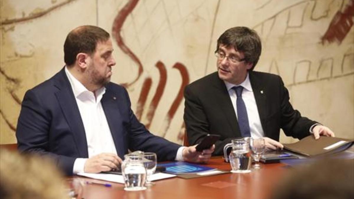 Junqueras y Puigdemont, ayer en la reunión del Govern.