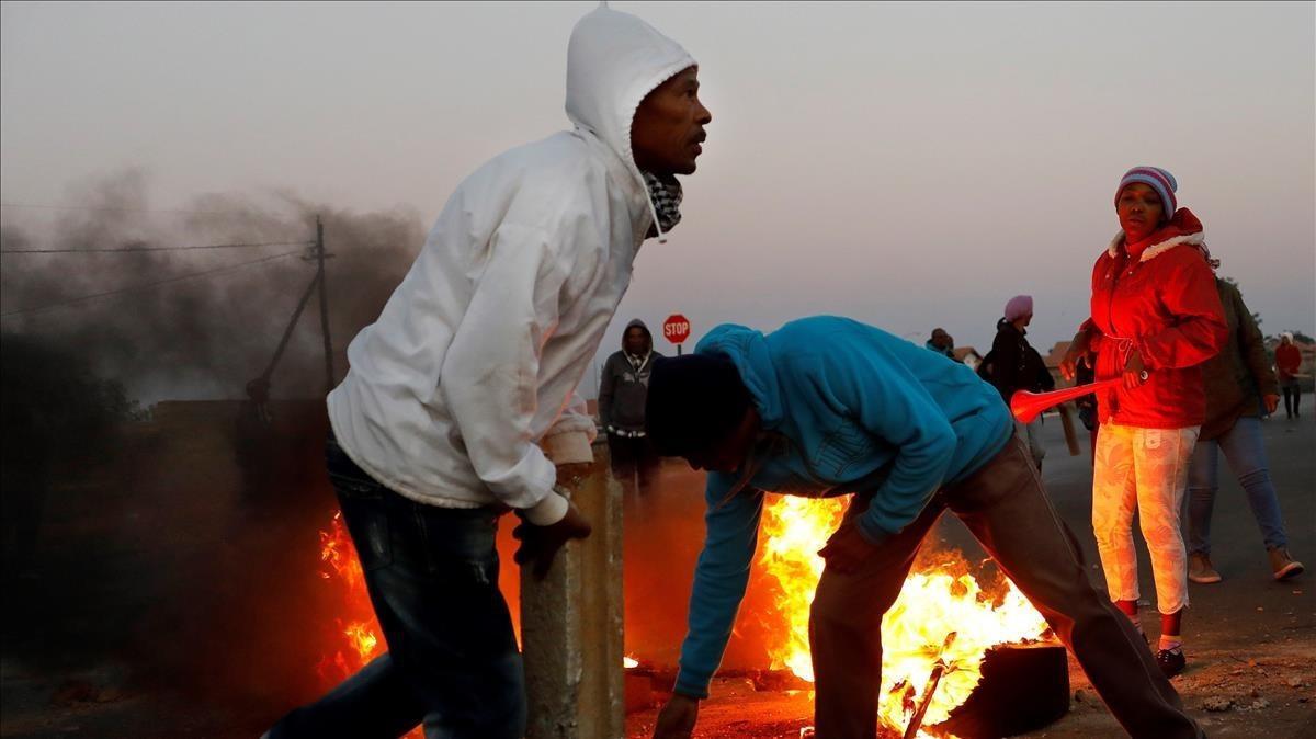 zentauroepp44906890 epa1857  johannesburgo  sud frica   05 09 2018   manifestant180912102433