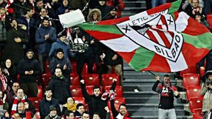 Los jugadores del Athletic celebran el gol de la victoria.