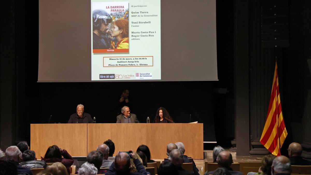 Les imatges de la presentació de la novel·la "La darrera paraula" de Toni Strubell