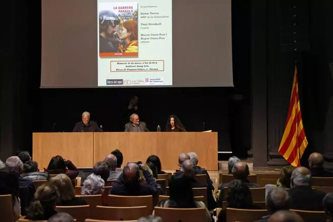 Les imatges de la presentació de la novel·la "La darrera paraula" de Toni Strubell