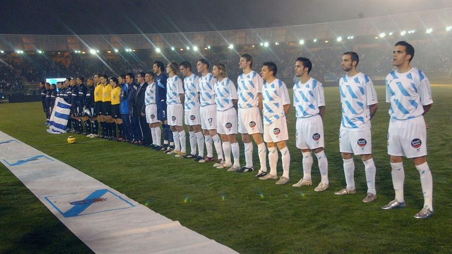 A selección galega de fútbol no partido disputado contra Uruguay no estadio de San Lázaro, en Santiago, en 2005.   | // XOÁN ÁLVAREZ