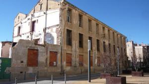 La plaza de la Coca de Mataró, en el costado que toca con el Vapor Gordils