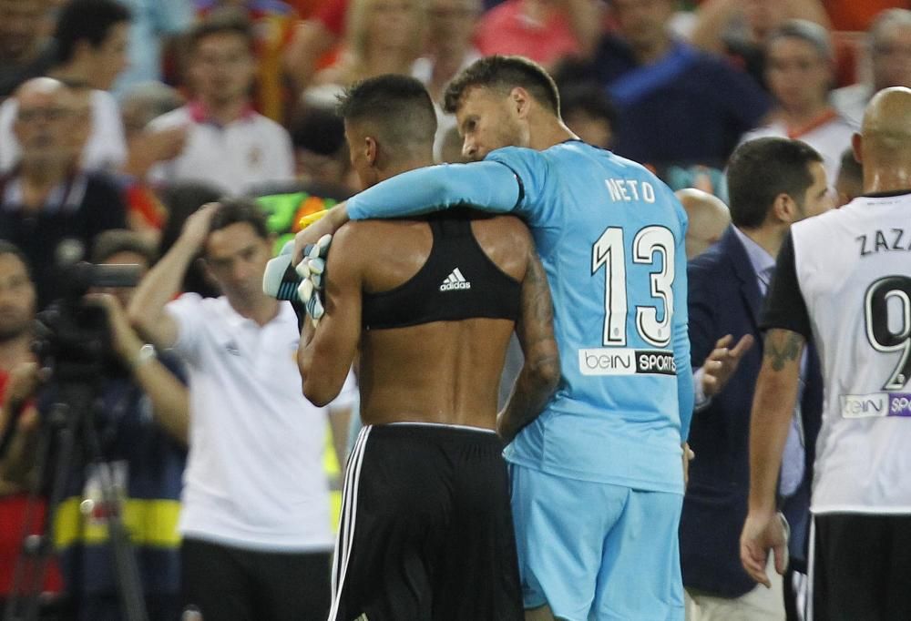 Joao Cancelo se despide de Mestalla entre lágrimas