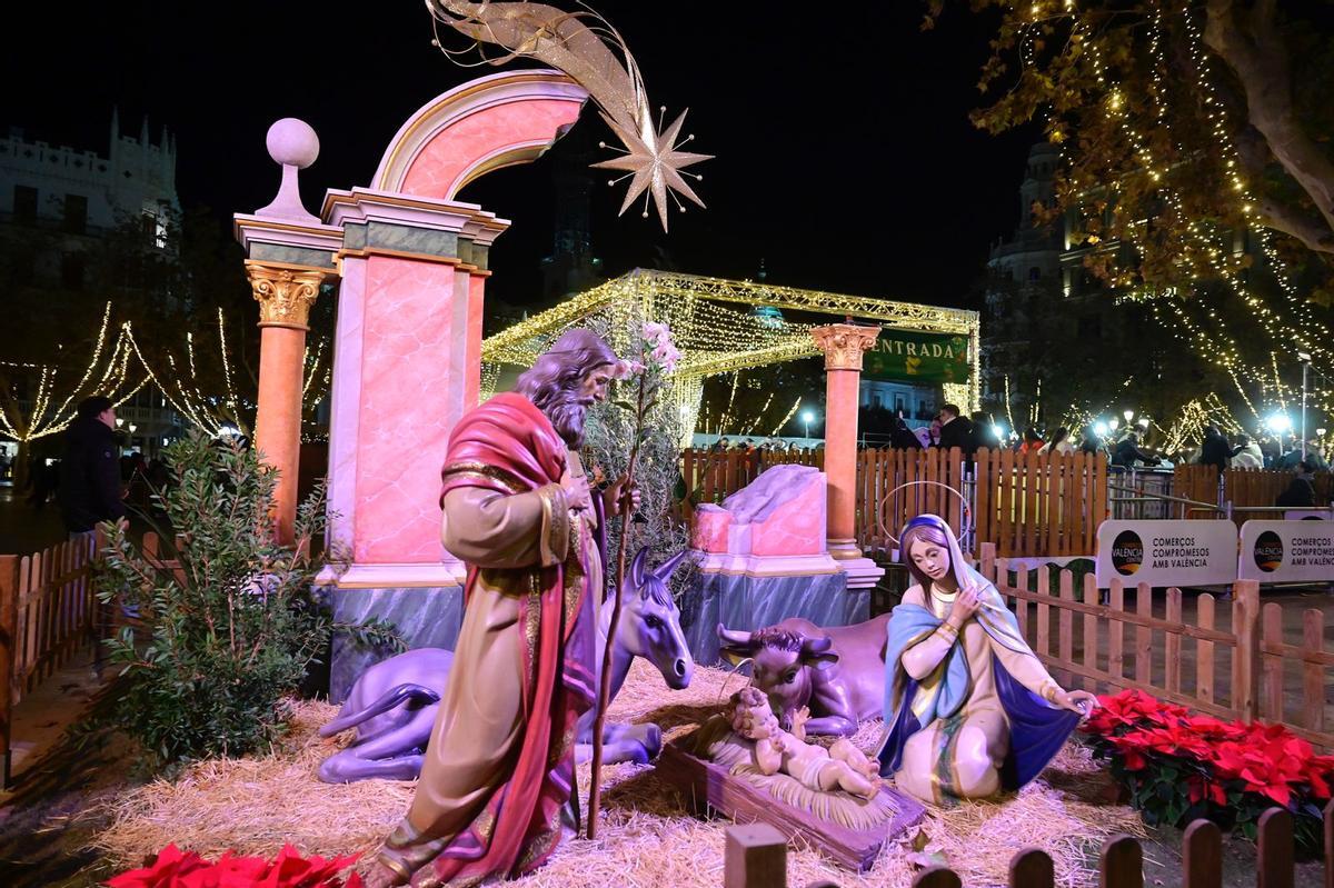 El Nacimiento grecolatino de la plaza del Ayuntamiento